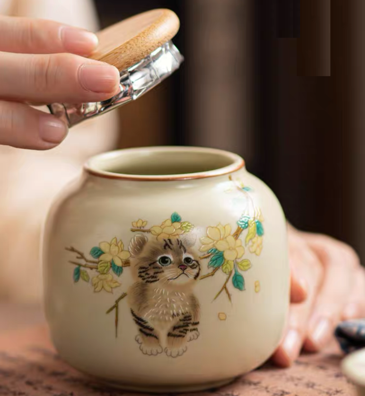 Classic Cream Color Tea Leaf Storage Jar with 3 Water-ink Colored Cat - TPotsOriental