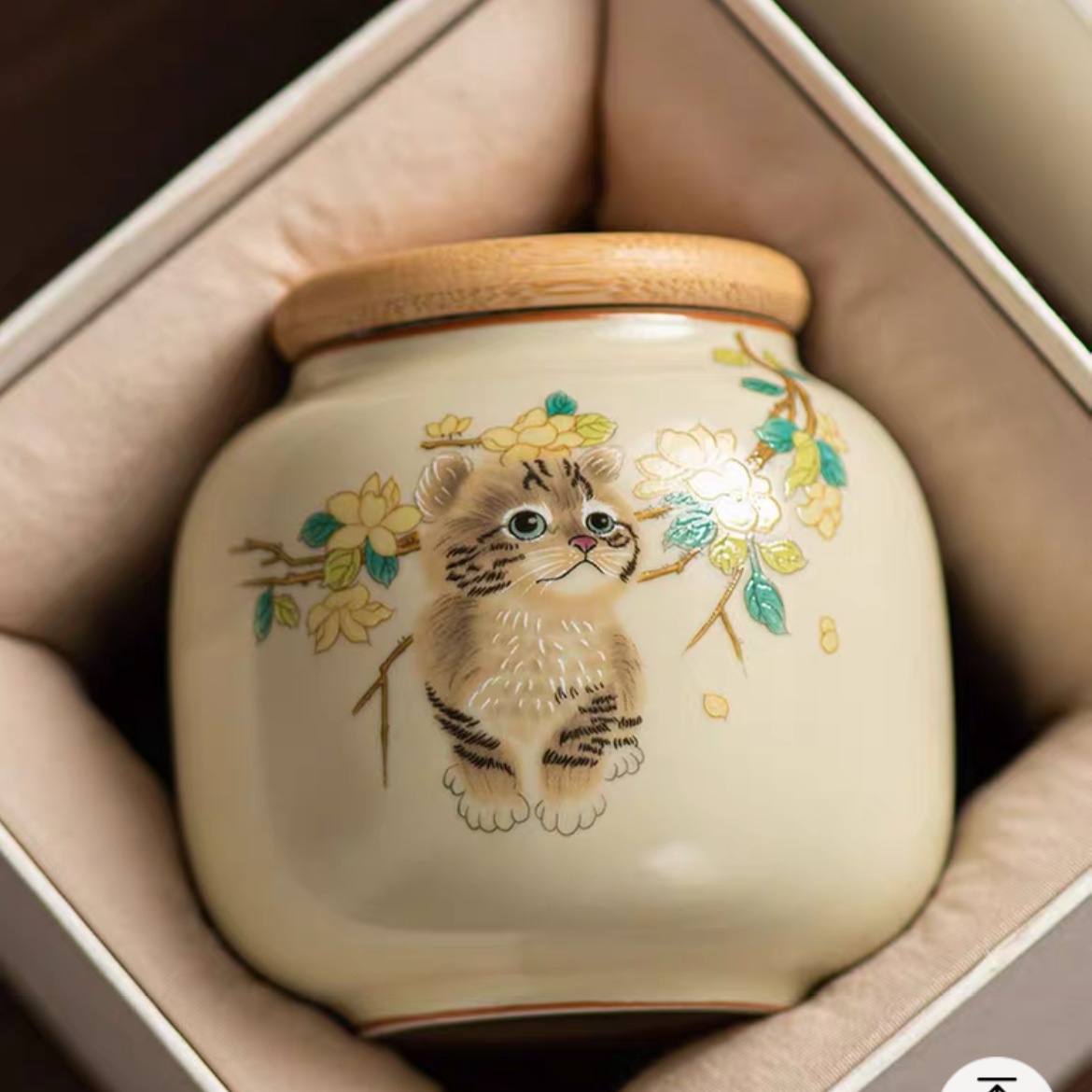 Classic Cream Color Tea Leaf Storage Jar with 3 Water-ink Colored Cat - TPotsOriental
