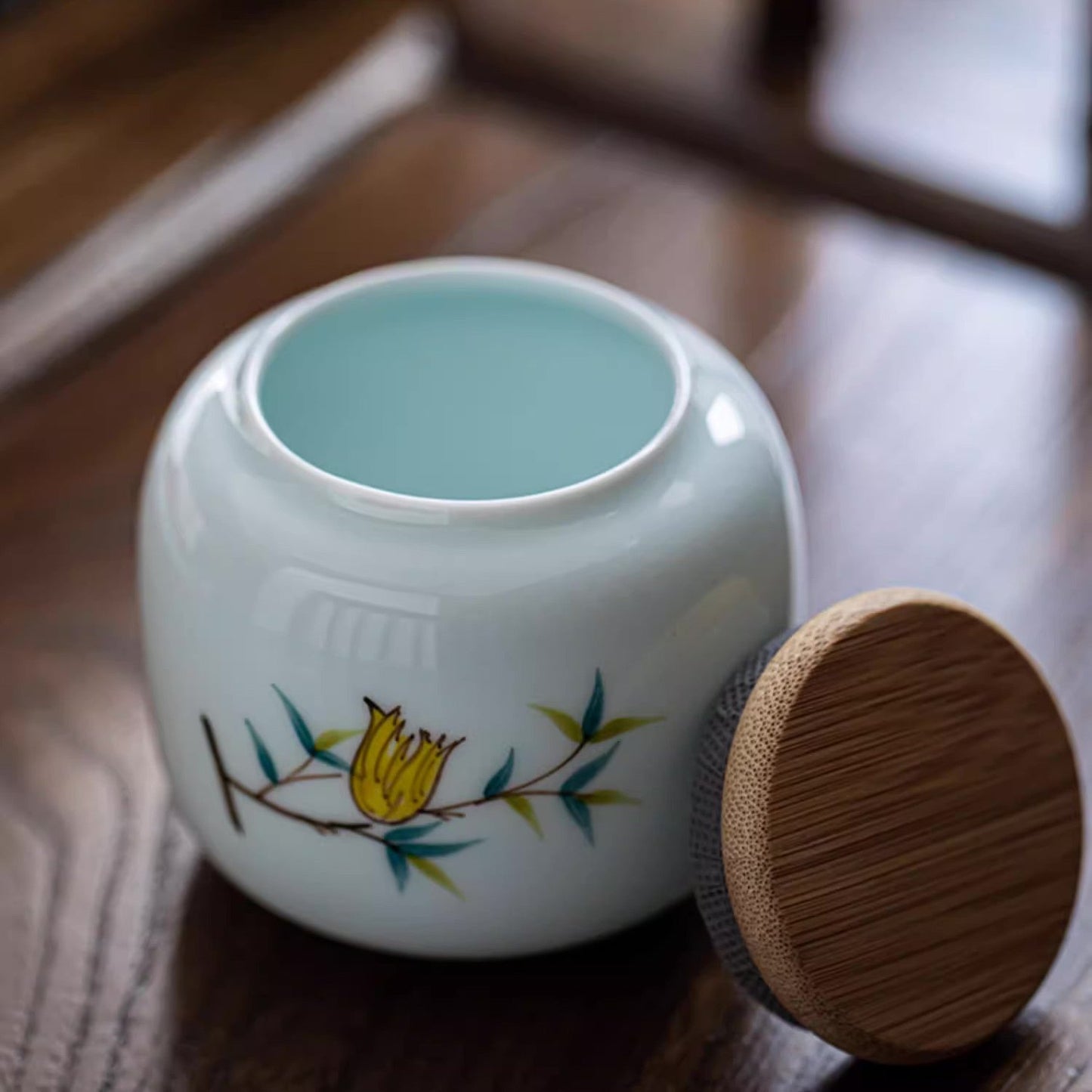 Elegant Hand-Painted Tea Left Storage Jar with Nature Wood Lid - TPotsOriental