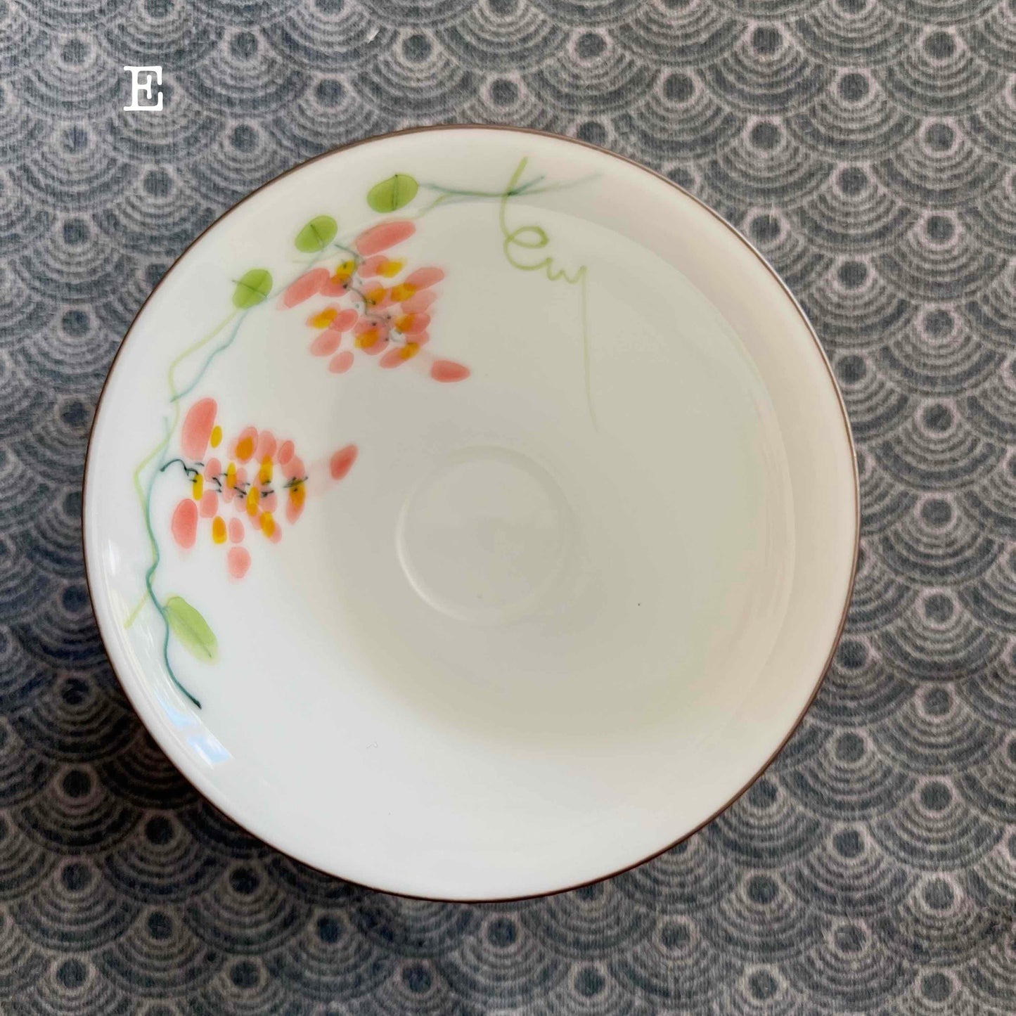 Water-ink Painted Porcelain Chinese Tea Cup in Bamboo Hat Shape - TPotsOriental