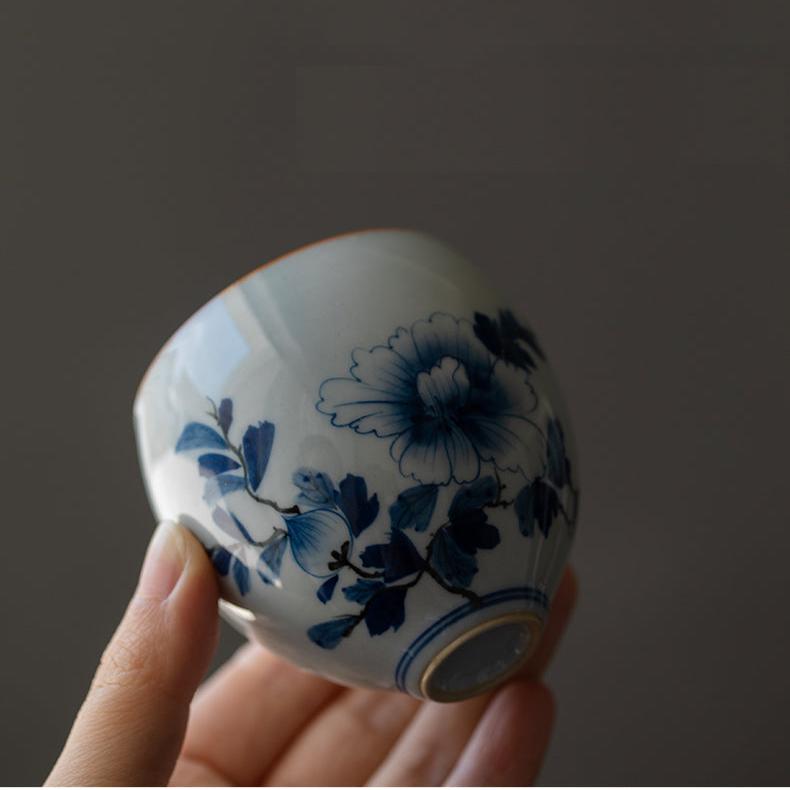 Tazza da tè cinese classica a forma di uovo con smalto blu cobalto in fiore orientale