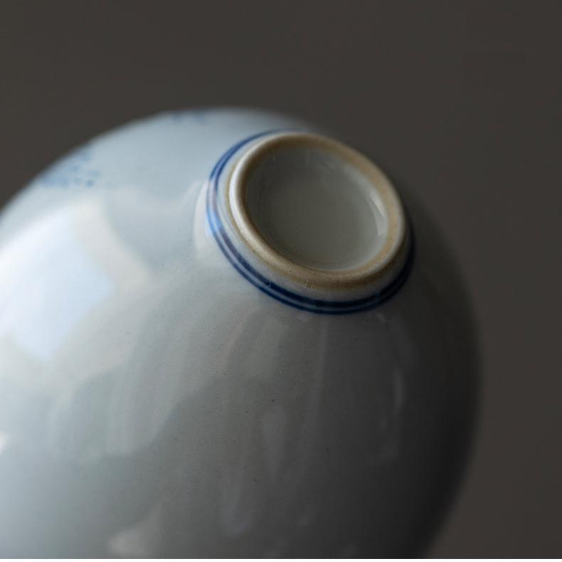 Tazza da tè cinese classica a forma di uovo con smalto blu cobalto in fiore orientale
