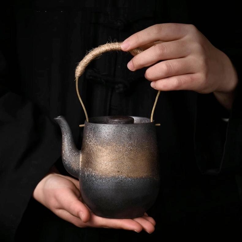 Teiera in ceramica grezza di ispirazione orientale Zen da 430 ml con smalto dorato rustico