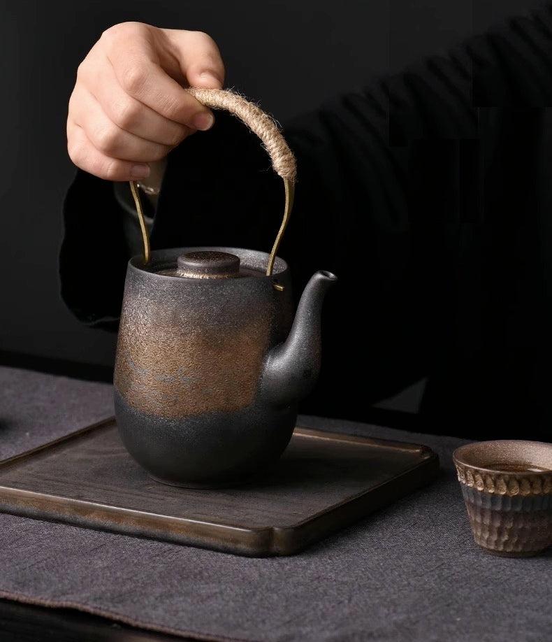 Teiera in ceramica grezza di ispirazione orientale Zen da 430 ml con smalto dorato rustico