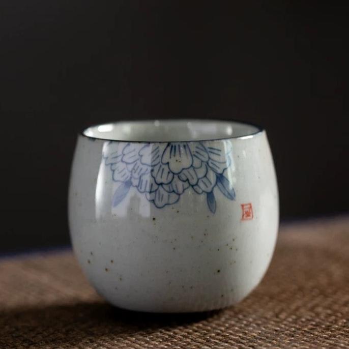 Tazza da tè cinese in stile antico con smalto blu cobalto e salice e peonia/tazza da tè Kungfu