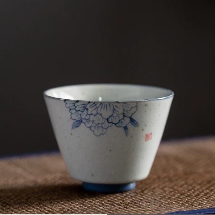 Tazza da tè cinese in stile antico con smalto blu cobalto e salice e peonia/tazza da tè Kungfu