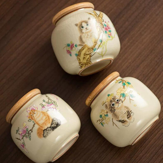Classic Cream Color Tea Leaf Storage Jar with 3 Water-ink Colored Cat