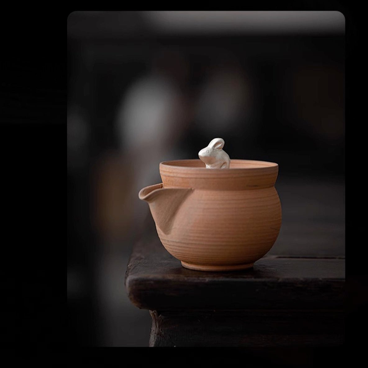 Teiera cinese Heritage Fortune Rabbit con coperchio in argento a forma di coniglio, realizzata con una miscela di roccia minerale, realizzata a mano con l'antica tecnica della ceramica